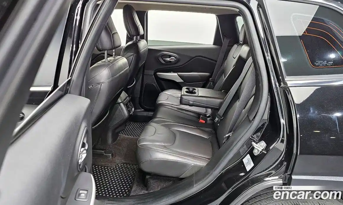 Jeep Cherokee 2018 2.4 гидро в Москве № 1198630, фото 11