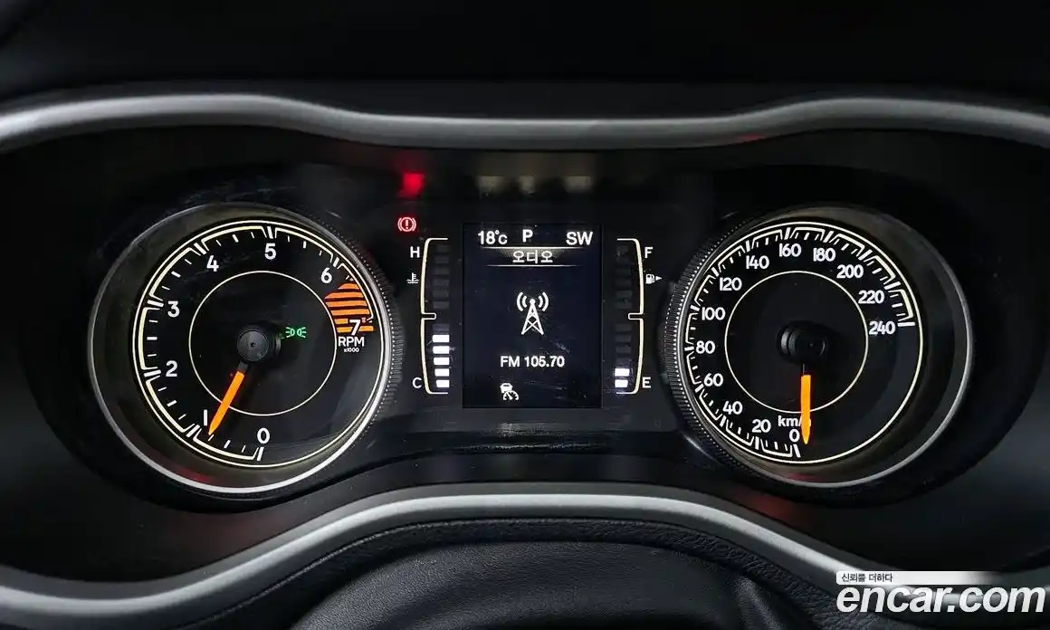 Jeep Cherokee 2018 2.4 гидро в Москве № 1198630, фото 8