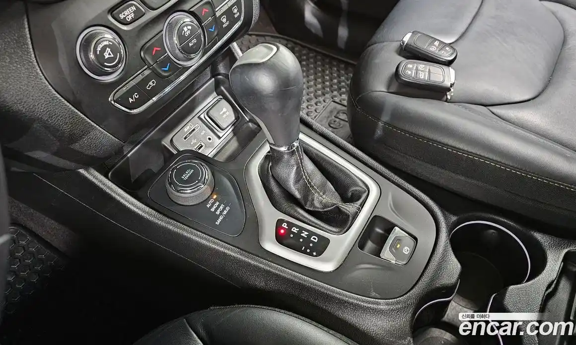 Jeep Cherokee 2018 2.4 гидро в Москве № 1198630, фото 9