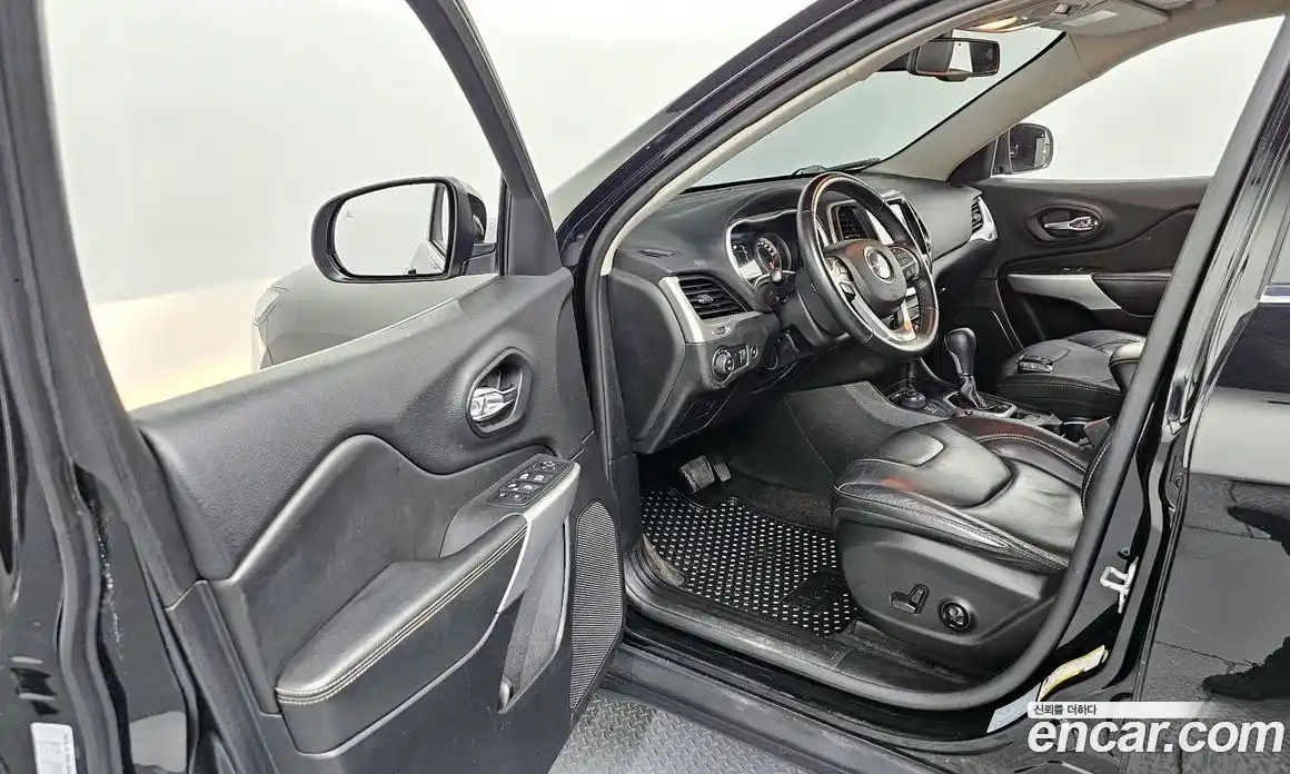 Jeep Cherokee 2018 2.4 гидро в Москве № 1198630, фото 10