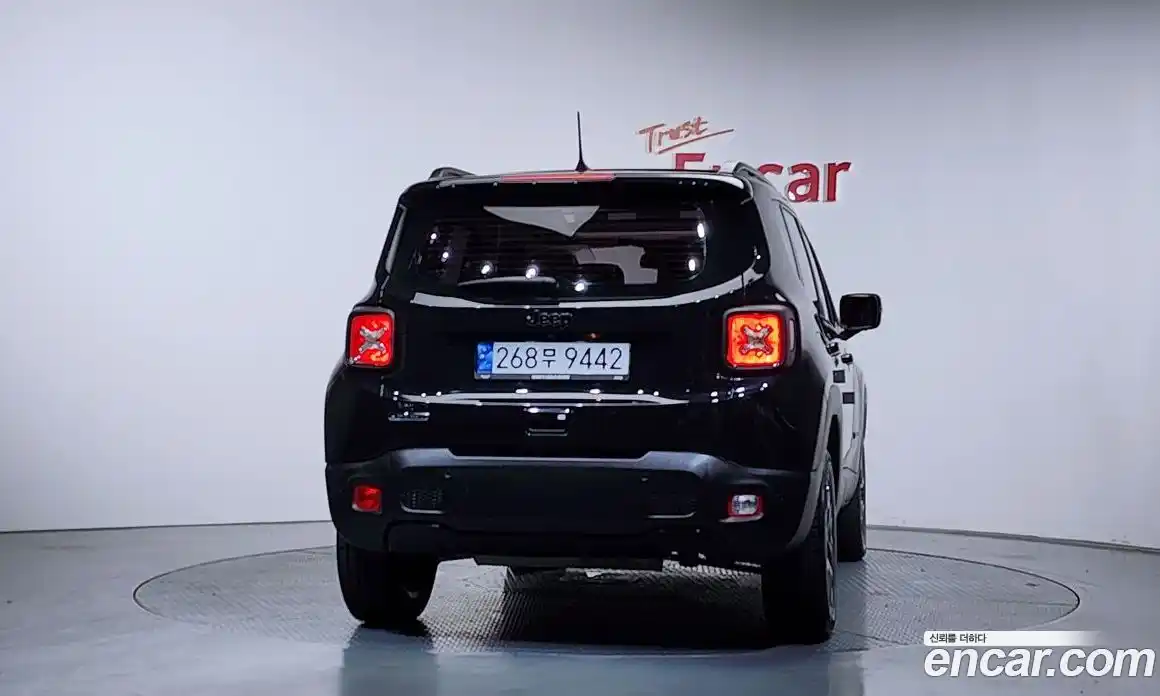 Jeep Renegade 2018 2.0 гидро в Москве № 1198636, фото 3