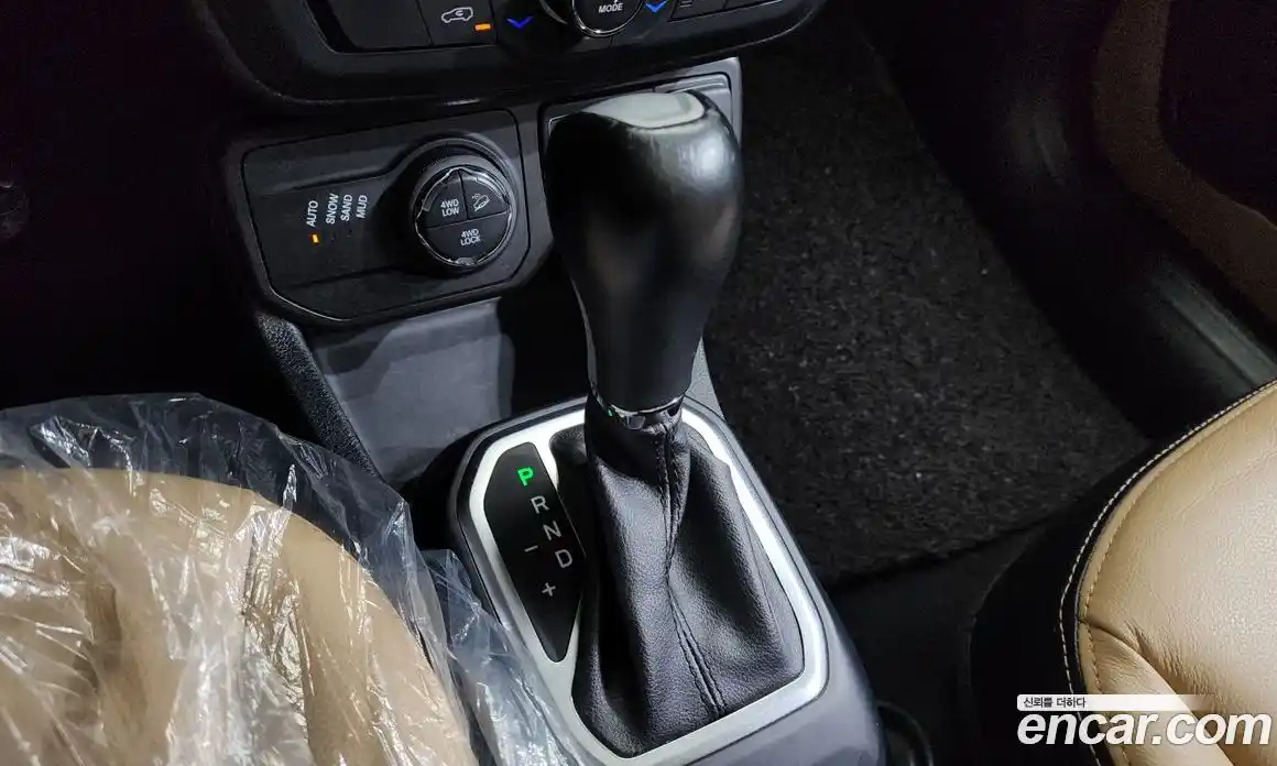 Jeep Renegade 2018 2.0 гидро в Москве № 1198636, фото 8