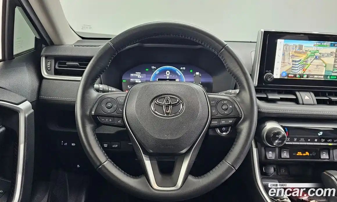 Toyota RAV4 2023 2.5 гидро в Москве № 1198807, фото 12
