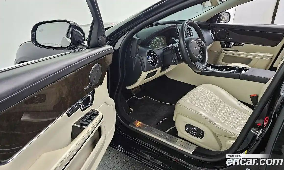 Jaguar XJ 2018 3.0 гидро в Москве № 1199798, фото 11