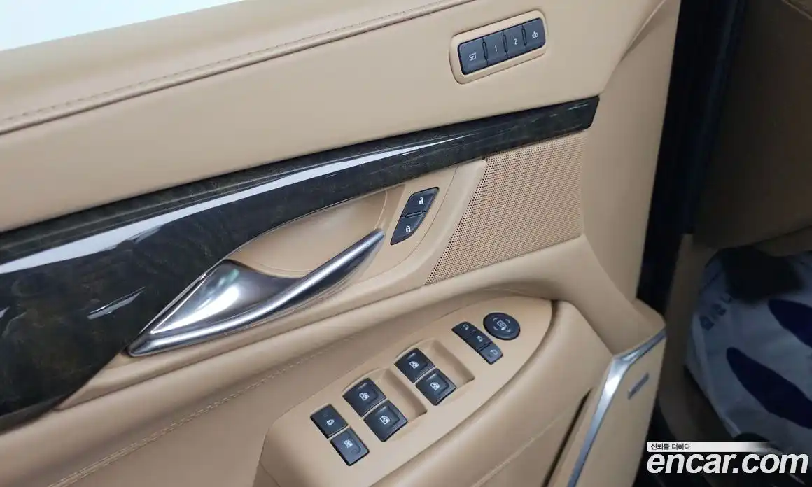 Cadillac Escalade 2019 6.2 гидро в Москве № 1200317, фото 13