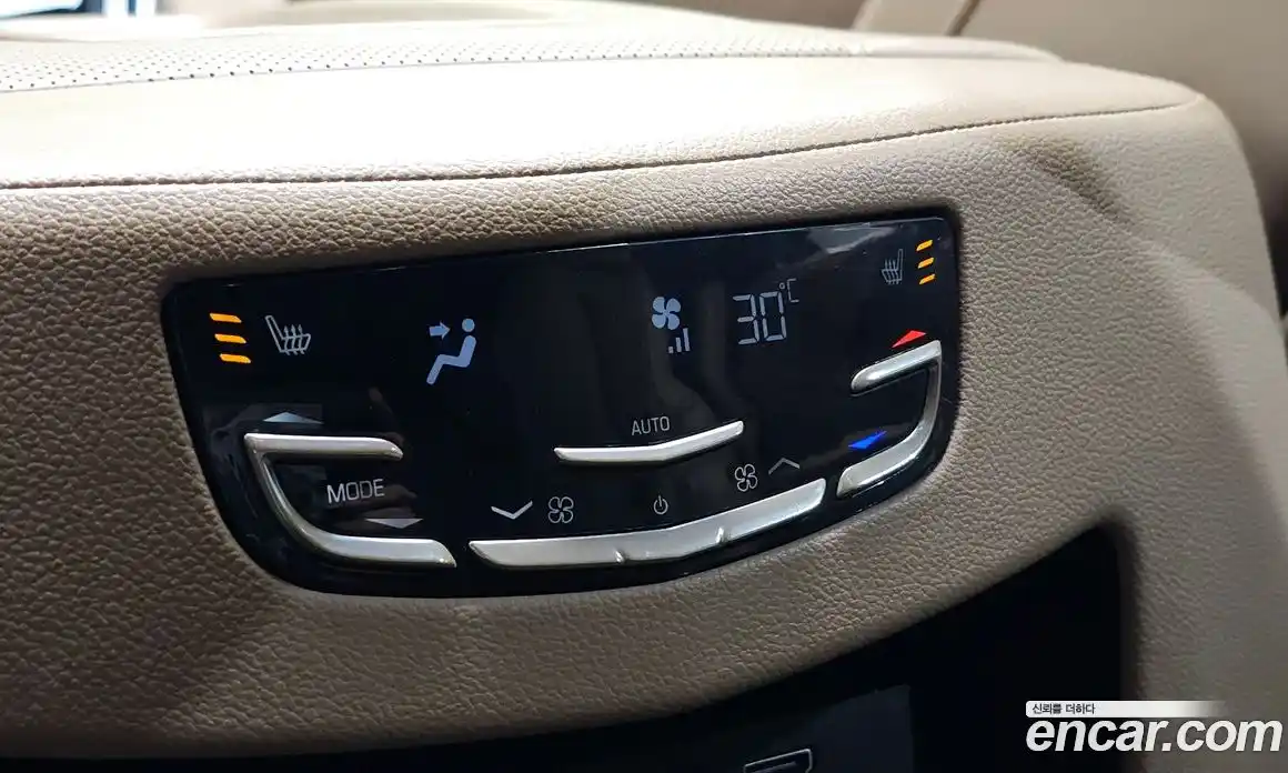 Cadillac Escalade 2019 6.2 гидро в Москве № 1200317, фото 17