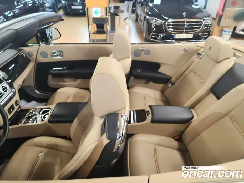 Rolls-Royce Dawn 2018 6.6 гидро в Москве № 1200467, фото 17
