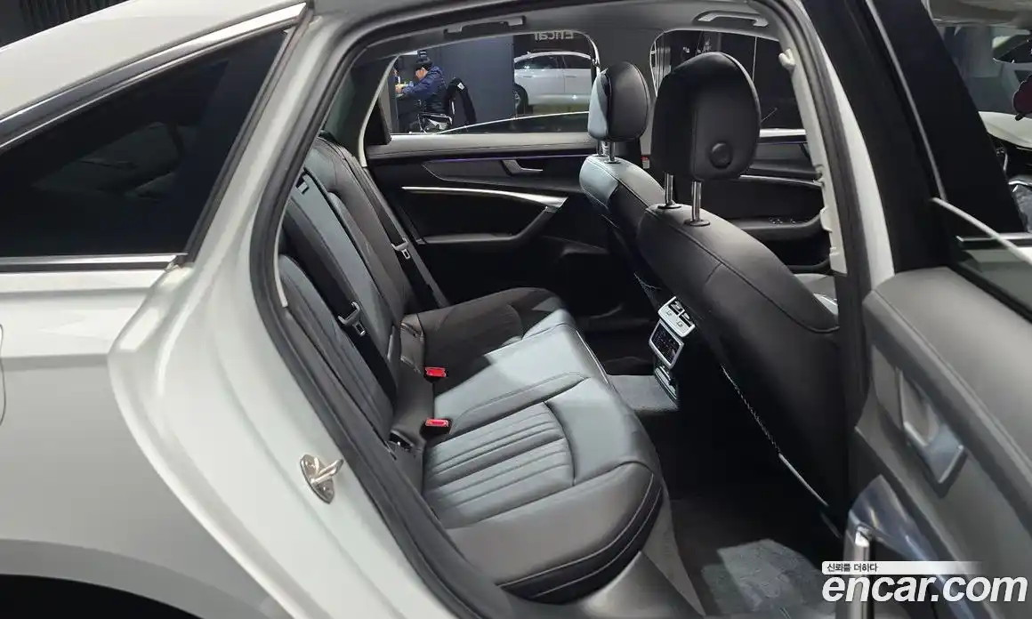 Audi A6 2023 2.0 гидро, фото 12