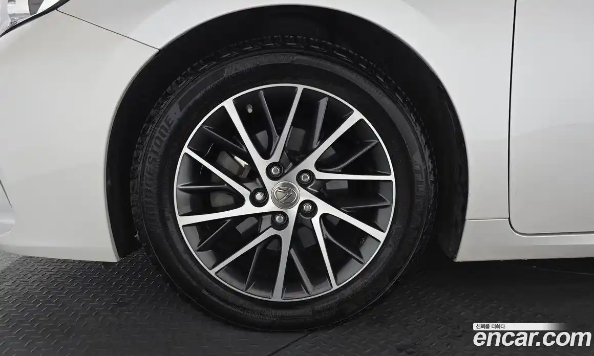Lexus ES 2016 3.5 гидро в Москве № 214651, фото 4