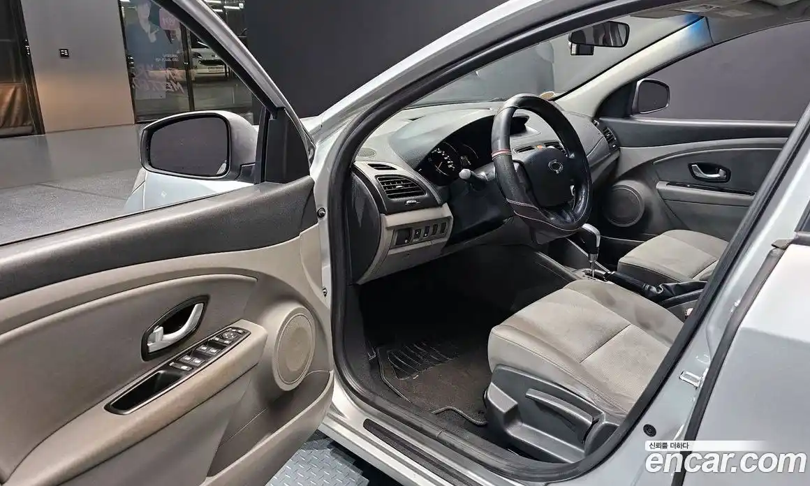 Renault SM3 2010 1.6 гидро в Москве № 1191252, фото 11