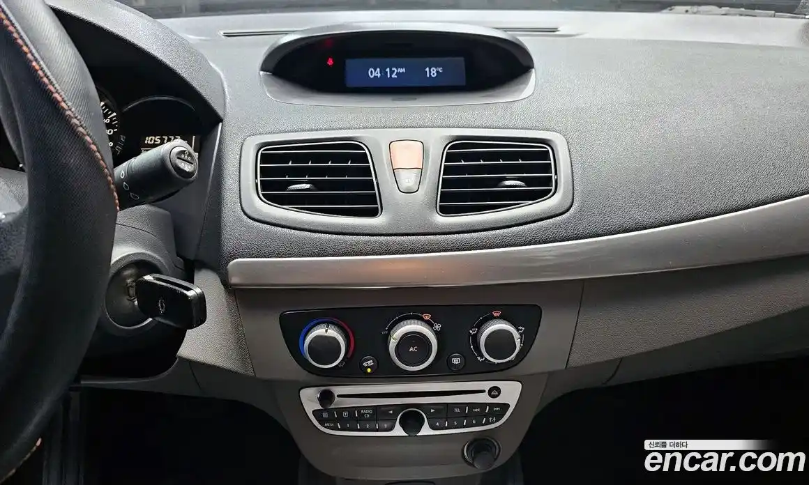 Renault SM3 2010 1.6 гидро в Москве № 1191252, фото 14