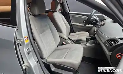 Renault SM3 2010 1.6 гидро в Москве № 1191252, миниатюра 10