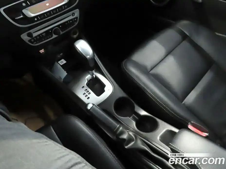 Renault SM3 2011 1.6 гидро в Москве № 1191836, фото 9