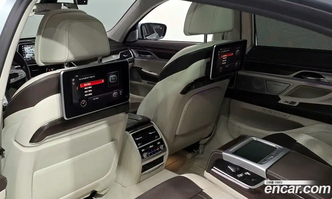 BMW 7-Series 2018 4.4 Автомат в Москве № 1193340, фото 16