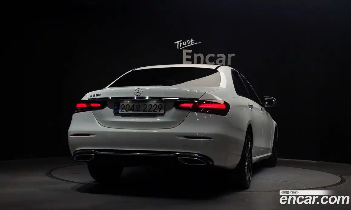 Mercedes-Benz E-Class 2022 2.0 гидро в Москве, фото 4