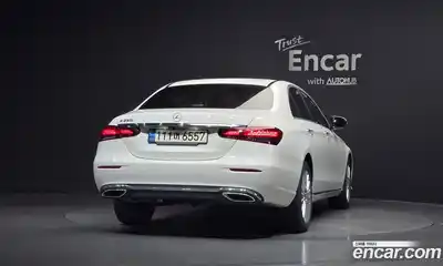 Mercedes-Benz E-Class 2021 2.0 гидро в Москве, миниатюра 4