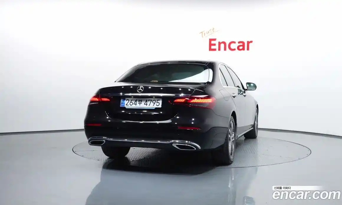 Mercedes-Benz E-Class 2023 2.0 гидро в Москве, фото 4