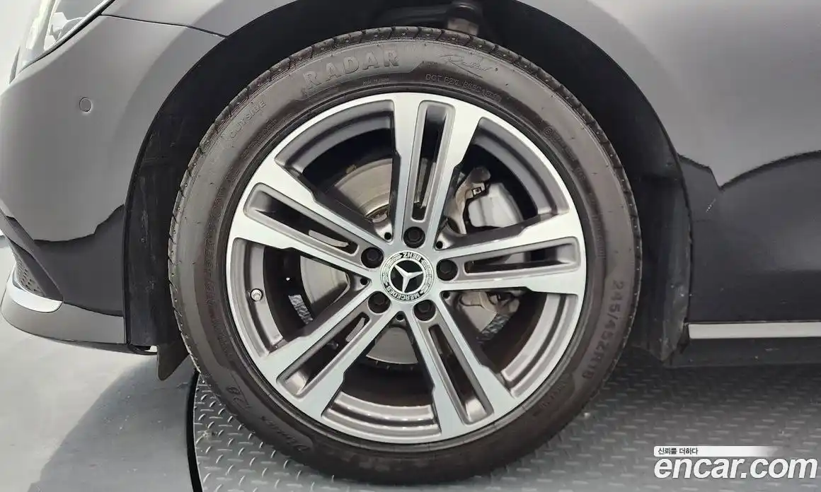 Mercedes-Benz E-Class 2023 2.0 гидро в Москве, фото 5