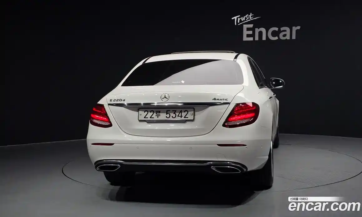 Mercedes-Benz E-Class 2018 1.9 гидро в Москве, фото 4