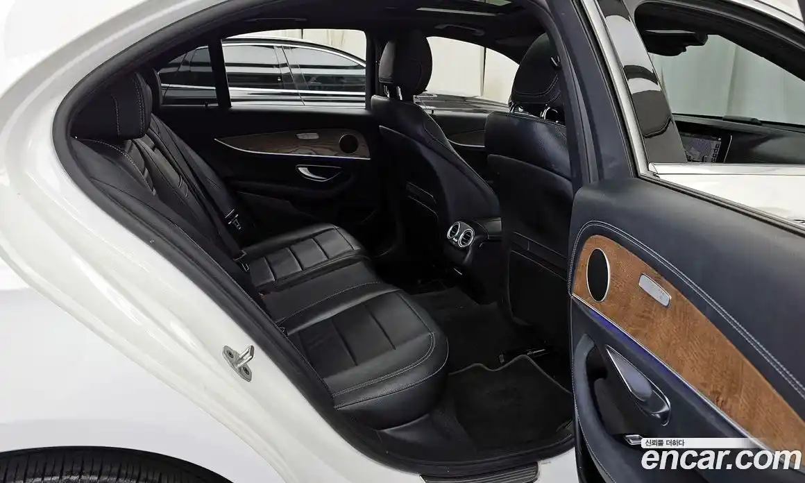 Mercedes-Benz E-Class 2021 2.0 гидро в Москве, фото 12