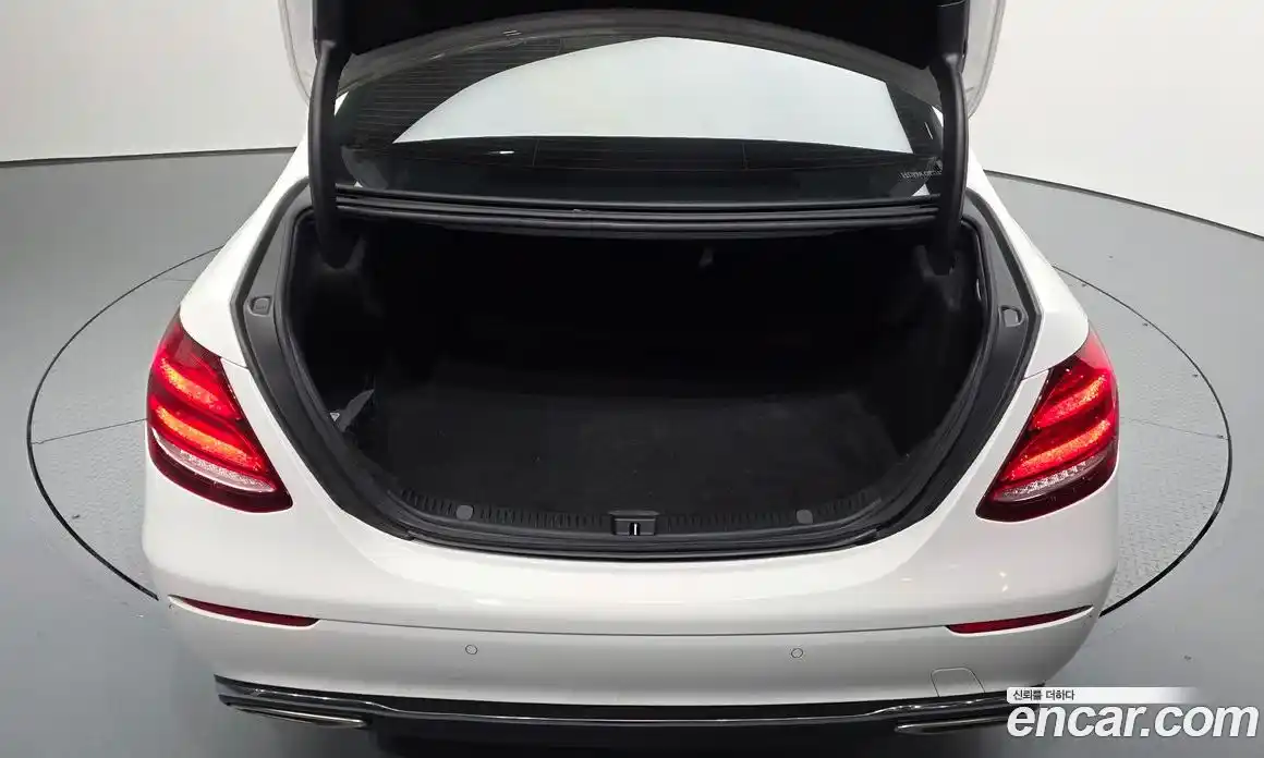 Mercedes-Benz E-Class 2018 2.0 Автомат в Москве № 1194847, фото 20