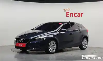 Volvo V40, 2015