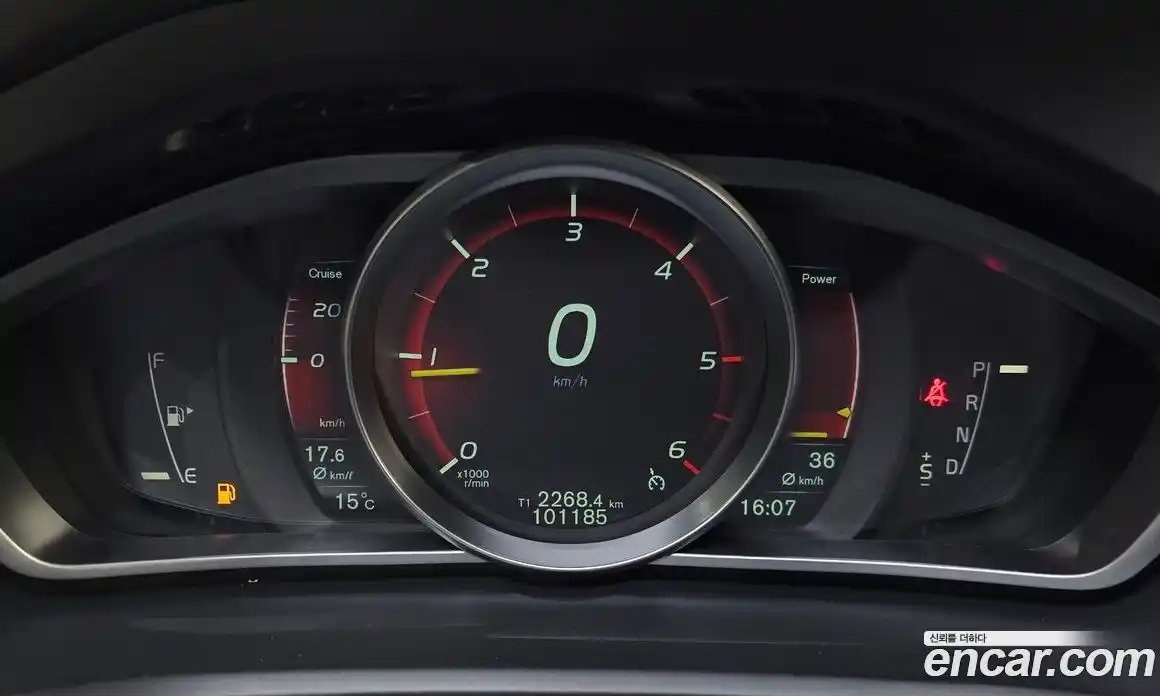 Volvo V40 2015 1.6 гидро в Москве № 1195874, фото 8