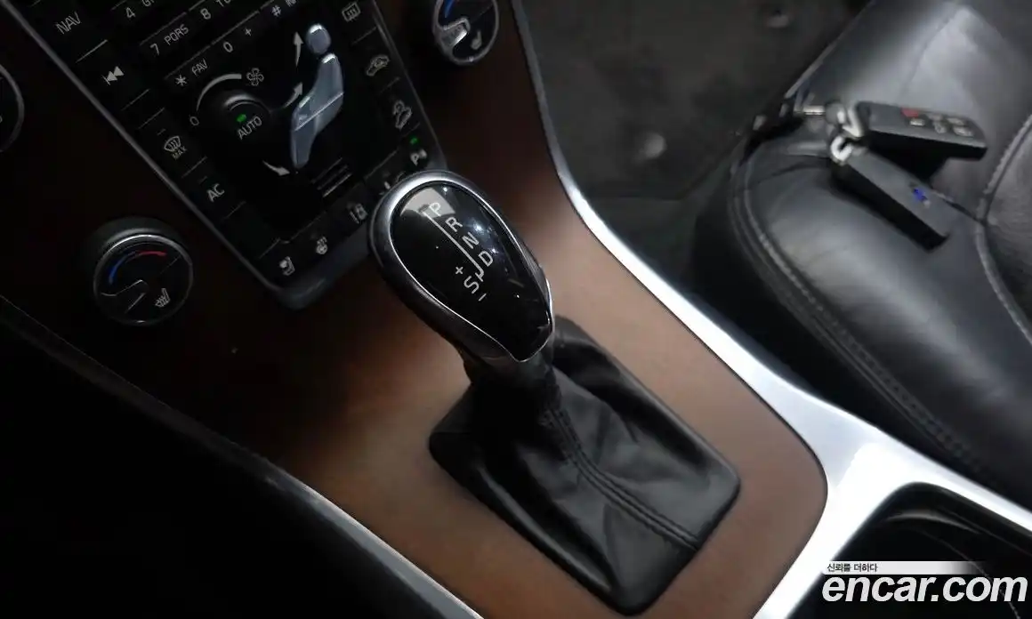 Volvo XC70 2013 2.4 гидро в Москве № 1195904, фото 9