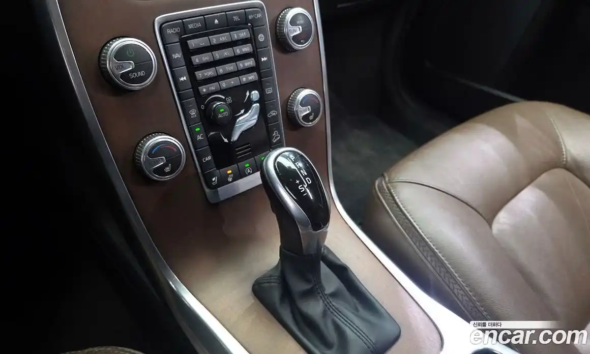 Volvo XC70 2015 2.4 гидро в Москве № 1195951, фото 9