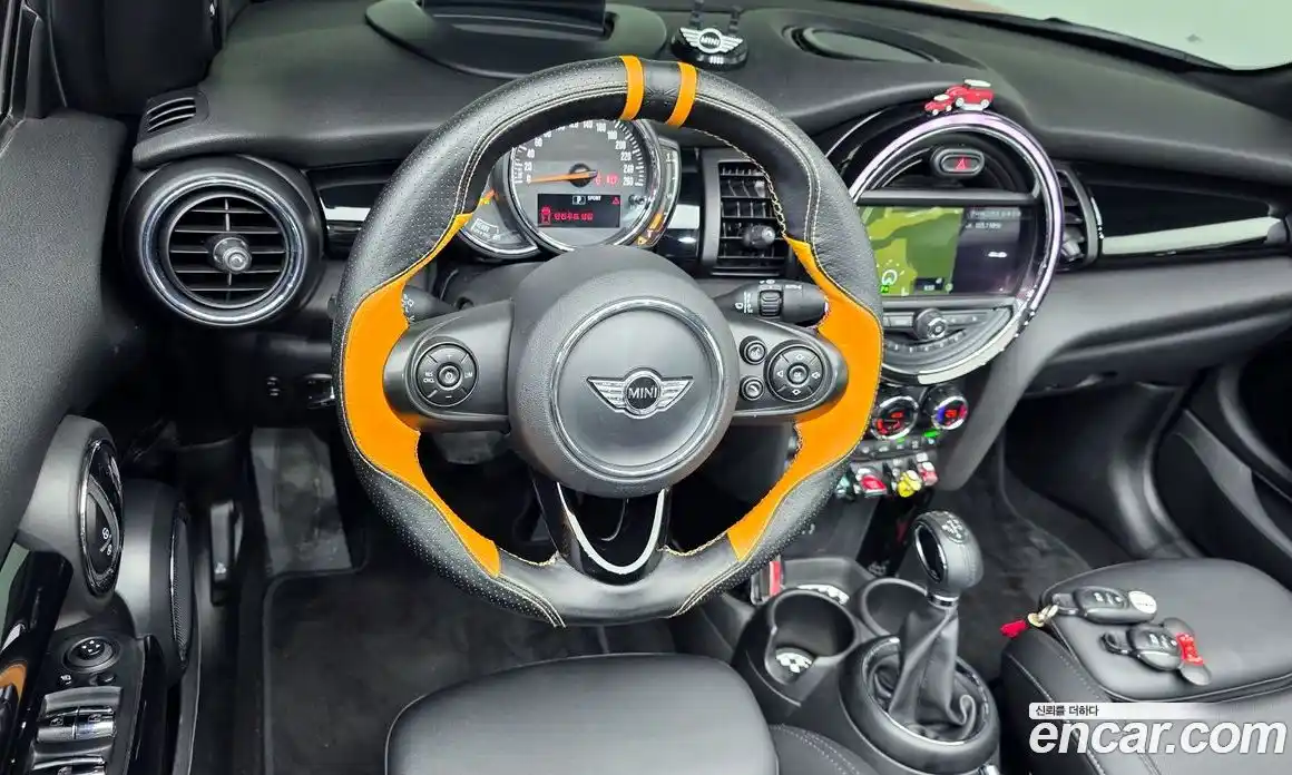 Mini Cooper Convertible 2018 1.5 гидро в Москве № 1197116, фото 13