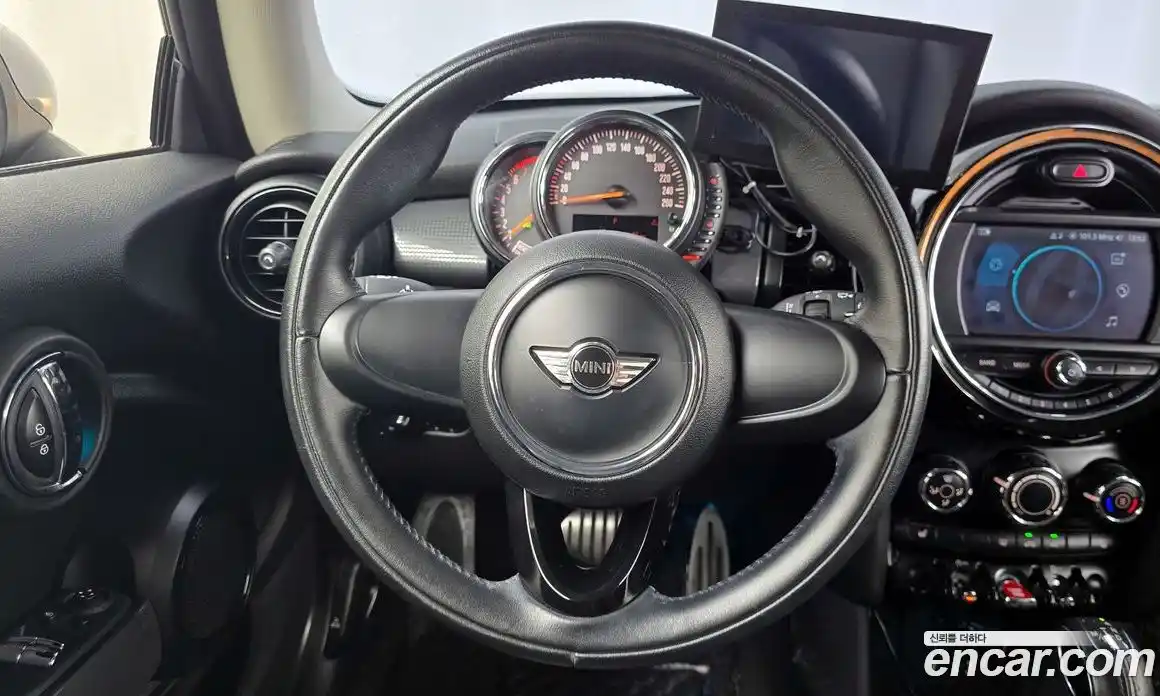 Mini Cooper 2016 1.5 гидро в Москве № 1197142, фото 13