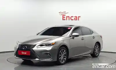 Lexus ES, 2016