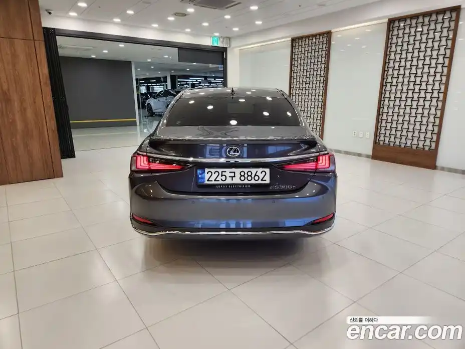 Lexus ES 2024 2.5 вариатор в Москве № 1197773, фото 4