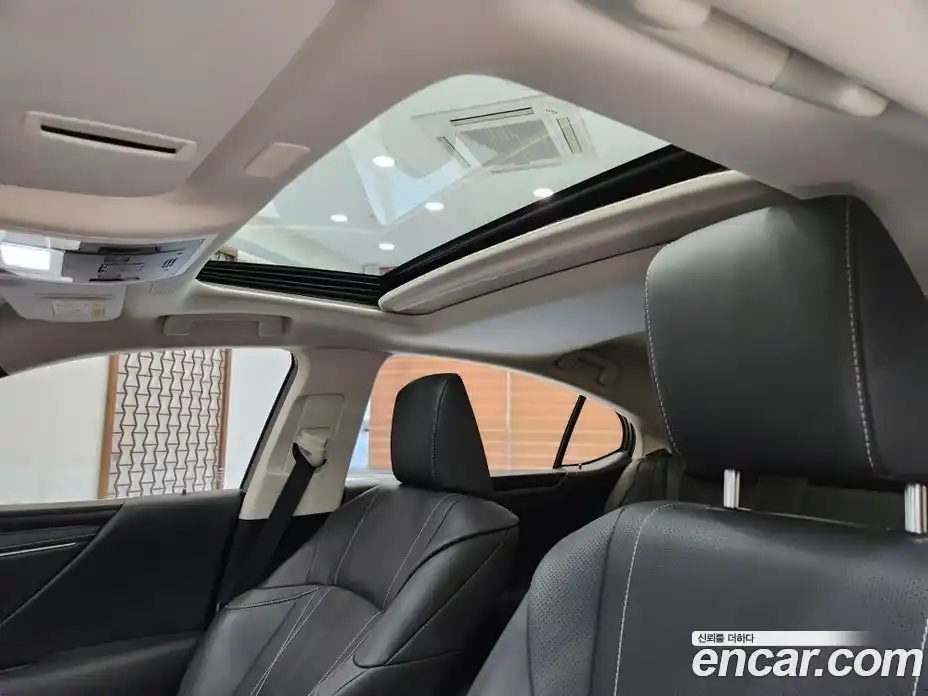 Lexus ES 2024 2.5 вариатор в Москве № 1197773, фото 8