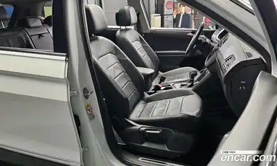 Volkswagen Tiguan 2023 2.0 гидро в Москве № 1197850, миниатюра 12