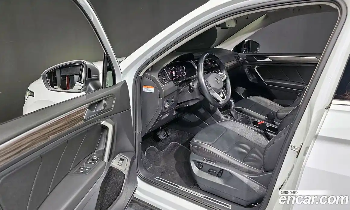 Volkswagen Tiguan 2023 2.0 гидро в Москве № 1197850, фото 10