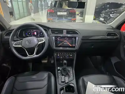 Volkswagen Tiguan 2023 2.0 гидро в Москве № 1197863, миниатюра 11