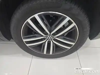 Volkswagen Tiguan 2023 2.0 гидро в Москве № 1197863, миниатюра 6