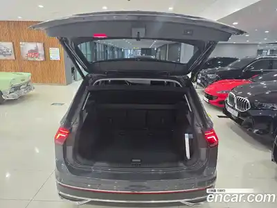 Volkswagen Tiguan 2023 2.0 гидро в Москве № 1197863, миниатюра 9
