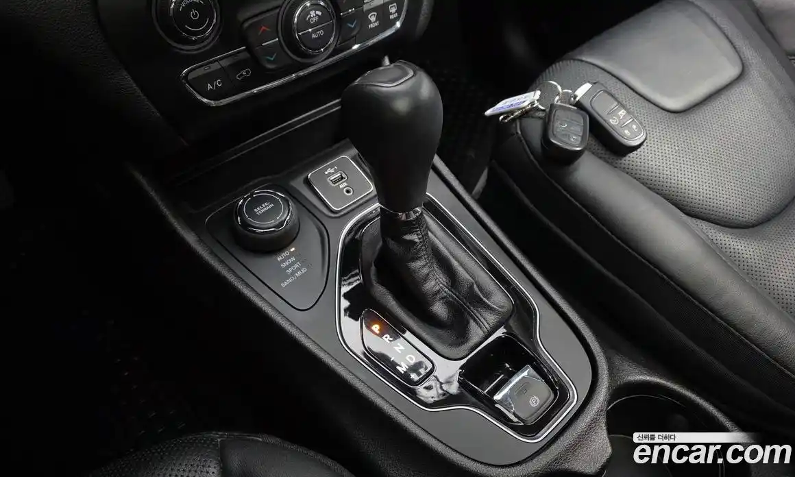 Jeep Cherokee 2021 3.2 гидро в Москве № 1198547, фото 9