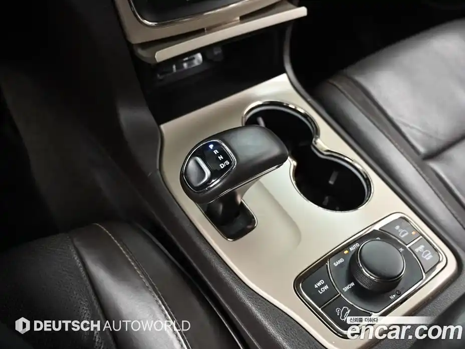 Jeep Cherokee 2015 3.0 гидро в Москве № 1198708, фото 9