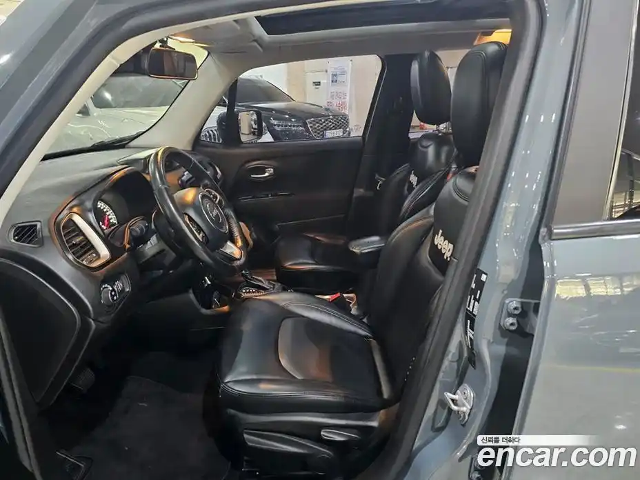 Jeep Renegade 2016 2.4 гидро в Москве № 1198750, фото 12