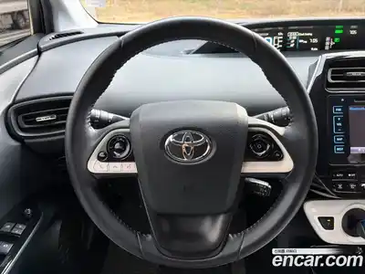 Toyota Prius 2018 1.8 вариатор в Москве № 1198962, миниатюра 11