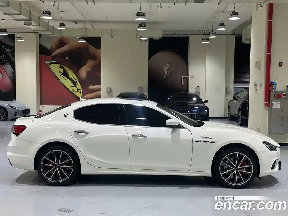 Maserati Ghibli 2023 3.0 гидро в Москве № 1199749, фото 3
