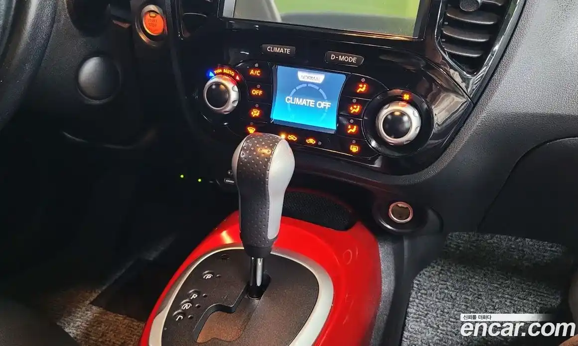 Nissan Juke 2015 1.6 гидро в Москве № 1200252, фото 14