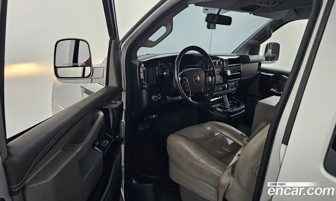 Chevrolet Express Van 2018 6.0 Автомат в Москве № 1200589, фото 10