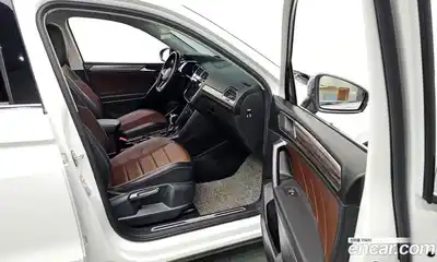 Volkswagen Tiguan 2023 2.0 гидро в Москве № 199072, миниатюра 11