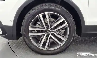 Volkswagen Tiguan 2023 2.0 гидро в Москве № 199072, миниатюра 5
