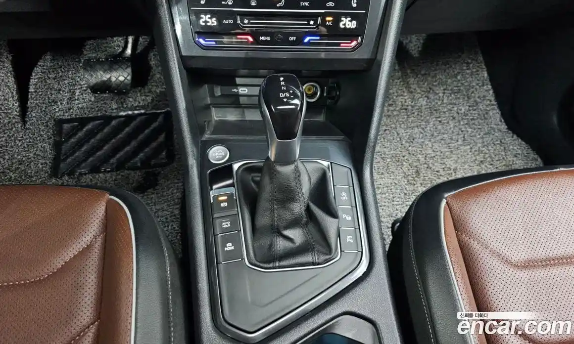 Volkswagen Tiguan 2023 2.0 гидро в Москве № 199072, фото 9