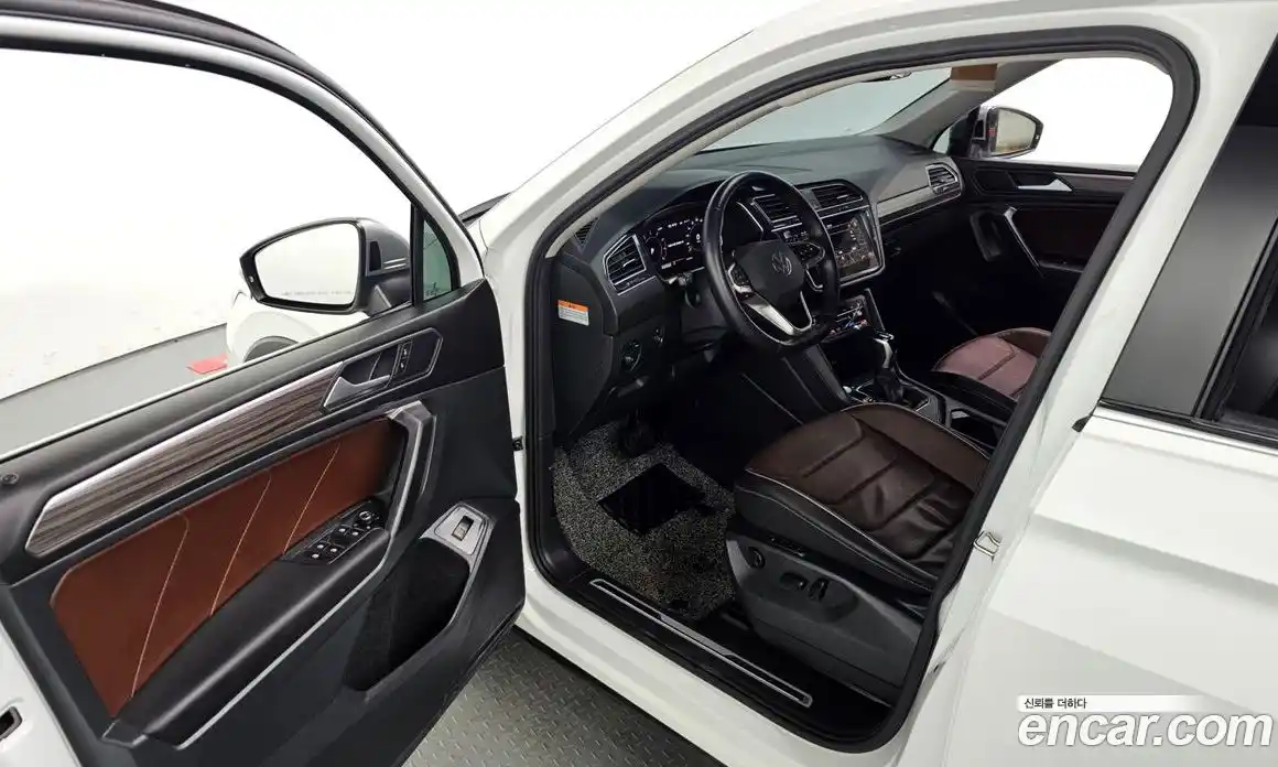 Volkswagen Tiguan 2023 2.0 гидро в Москве № 199072, фото 10